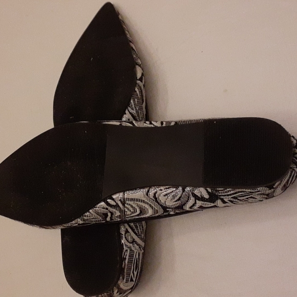 SHOES - Picture 3 of 4